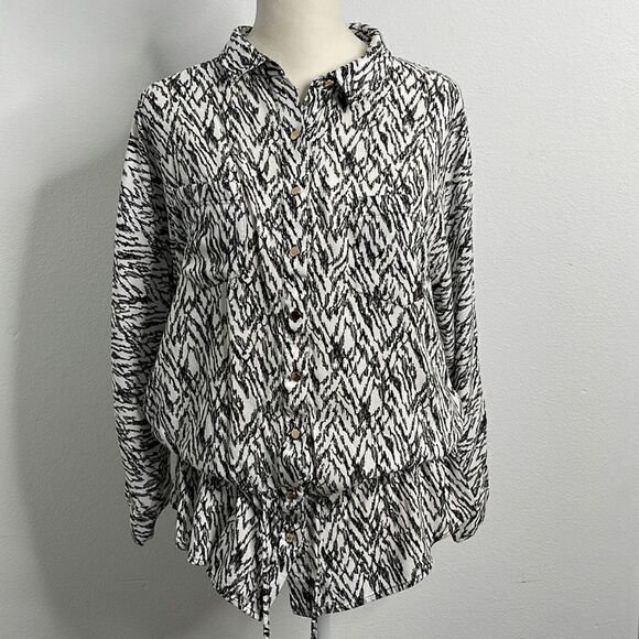 Thalia and Sodi rayon blouse.  Size Medium. 3/4 length sleeve that rolls up. - Picture 1 of 9